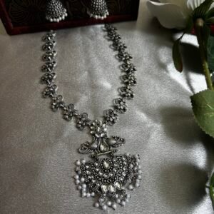 Oxidixed long necklace(white)