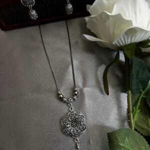 Oxidized long necklace (flower)
