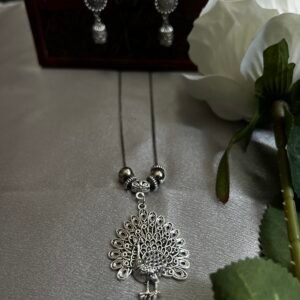 Oxidixed long necklace (peacock)