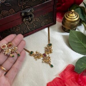 Gold lookalike choker